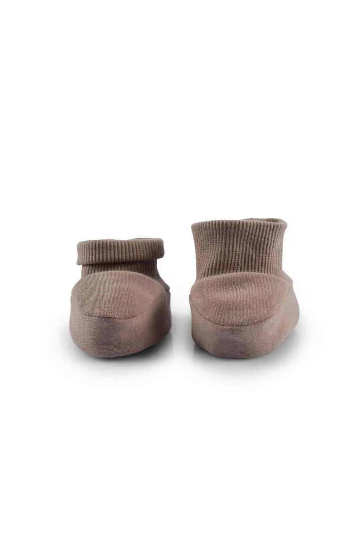 Organic Cotton Newborn Booties in Brown | Cozy and Gentle