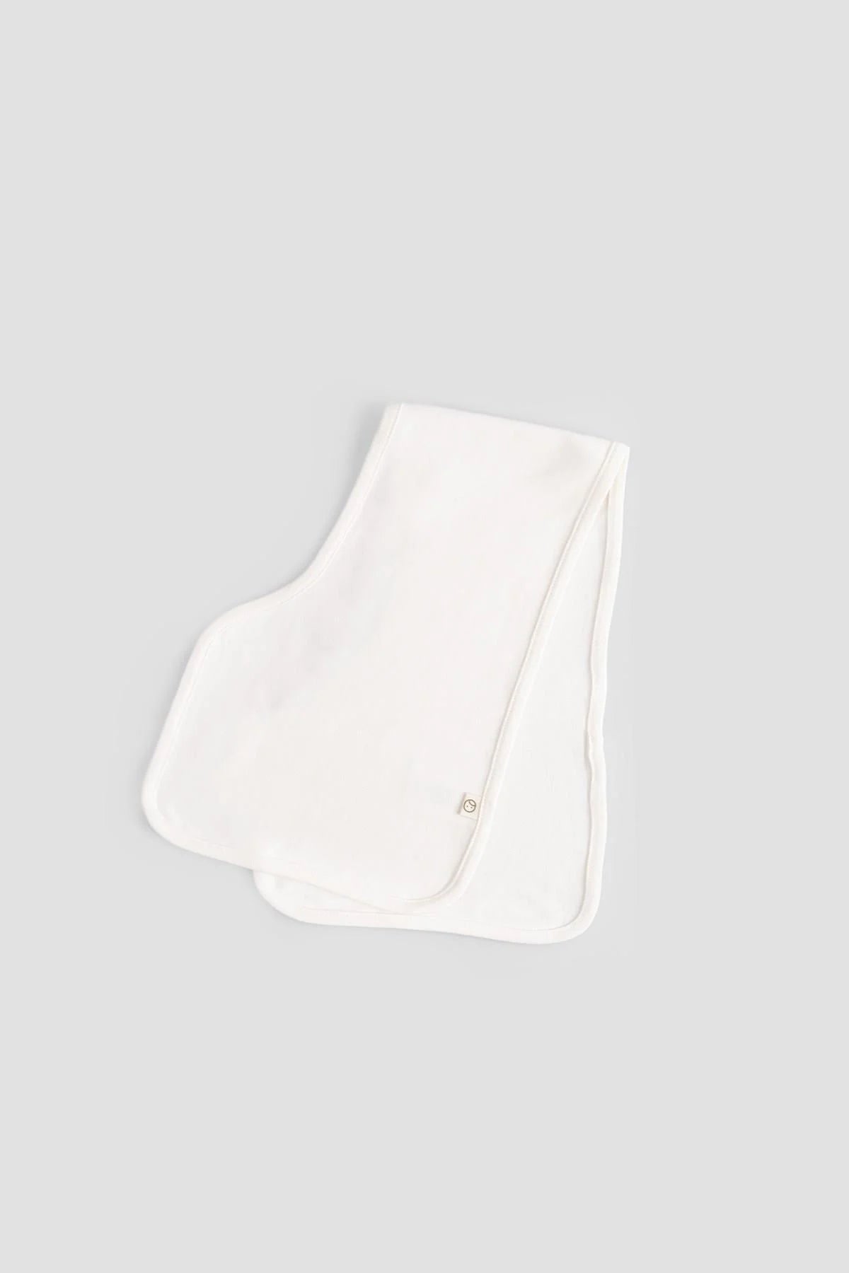 Organic cotton newborn burp cloth in white, soft and breathable, ideal for baby's sensitive skin.