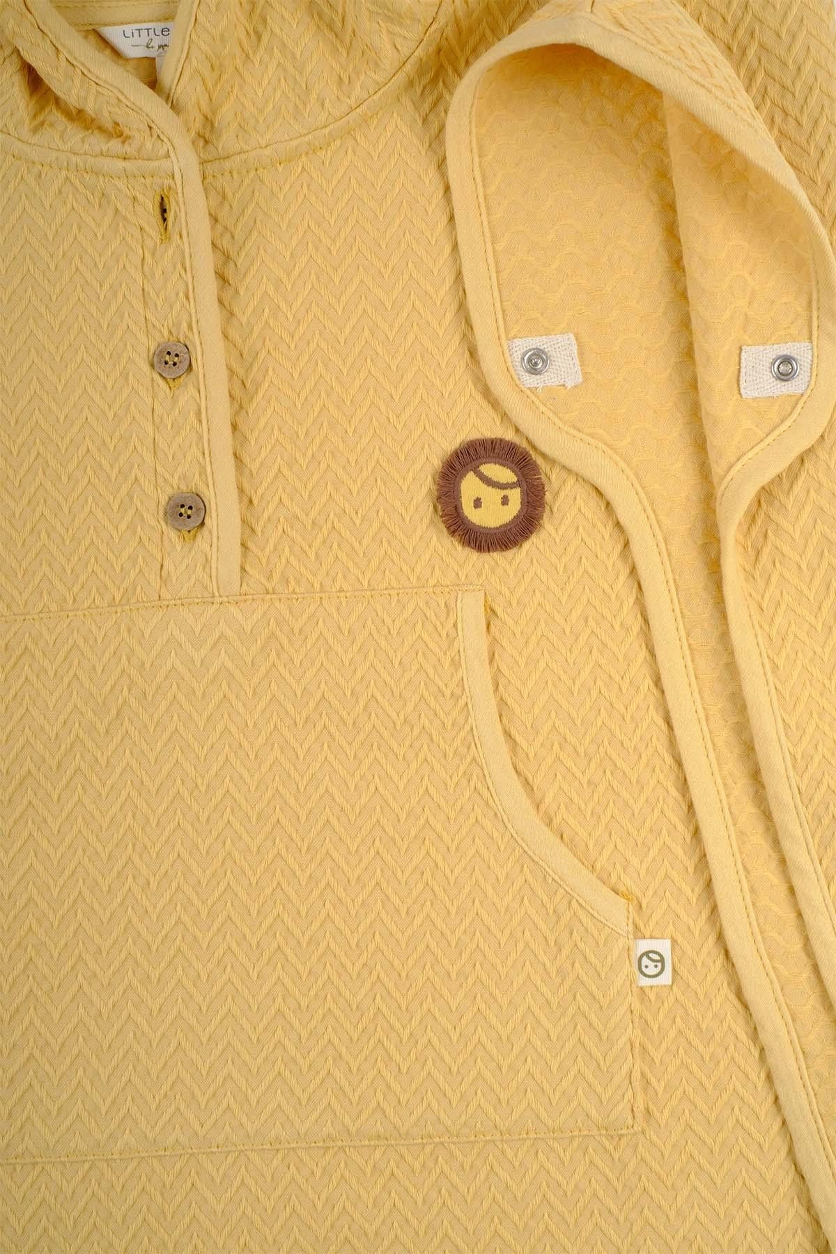 Yellow organic cotton jacquard poncho designed for comfort and absorbency