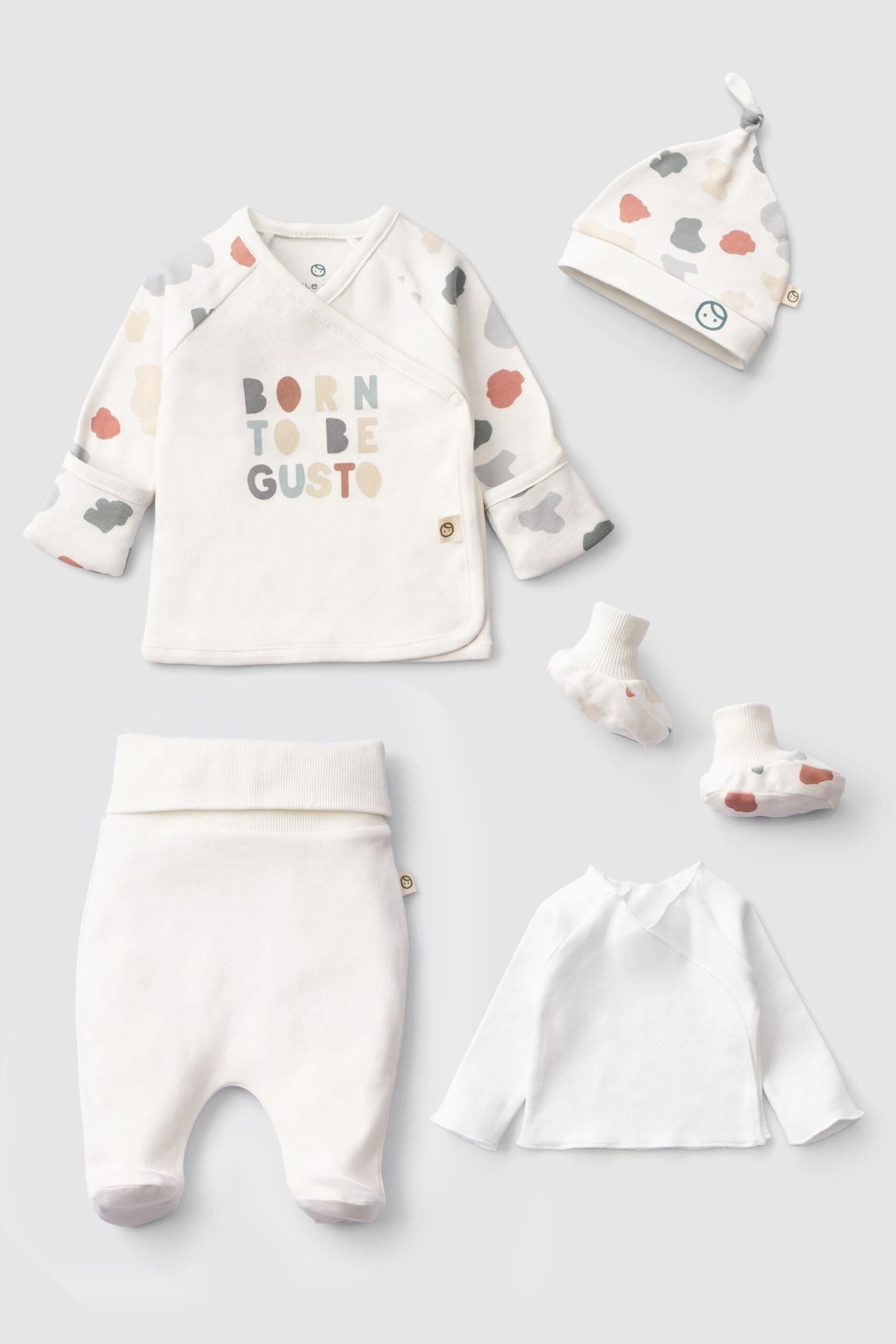 Organic Cotton Newborn Set with Animal Pattern | Cute and Comfortable